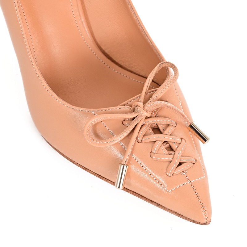 Biscuit leather pumps with sky blue details