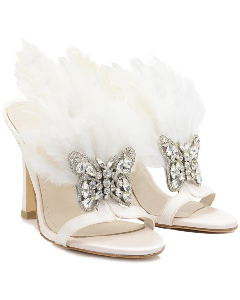 Bridal mules in white satin adorned with crystals.