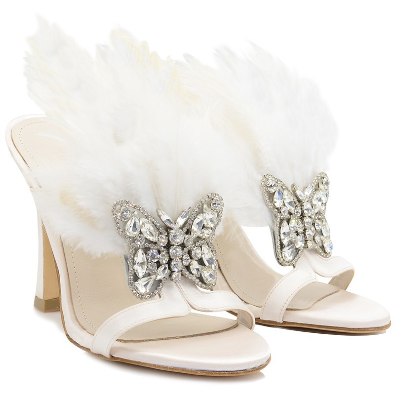 Bridal mules in white satin adorned with crystals.